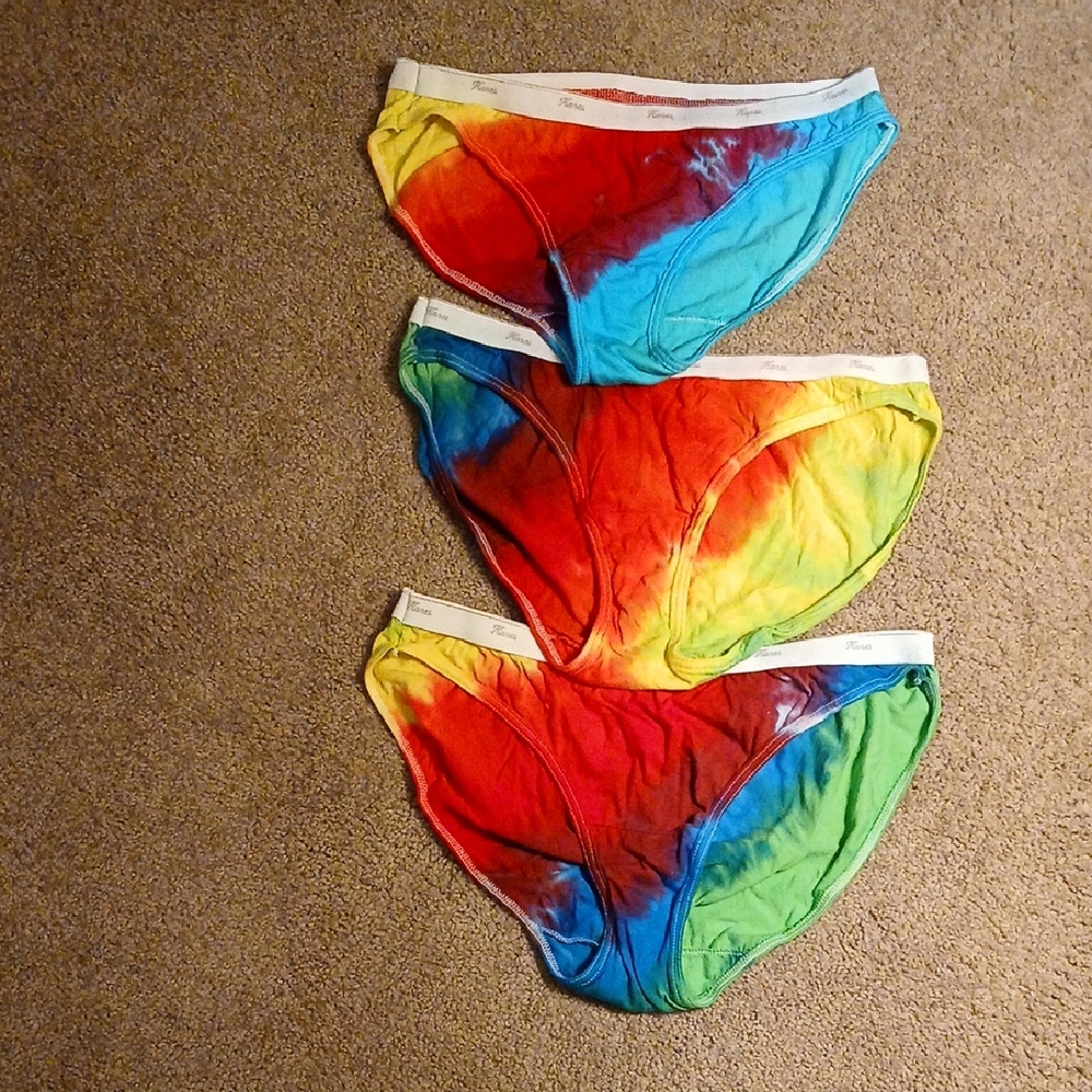 New 6M Hanes Vibrant Tie-Dye Women's Bikini Panties Set Of 3.